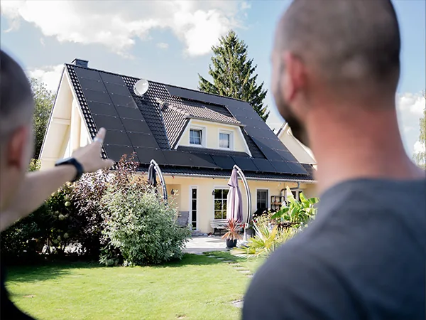 Photovoltaik-Dachanlage auf einem Wohnhaus in Dresden